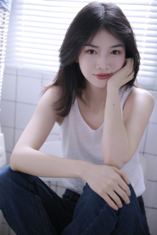老阿姨喜欢小鲜肉朋友圈说说